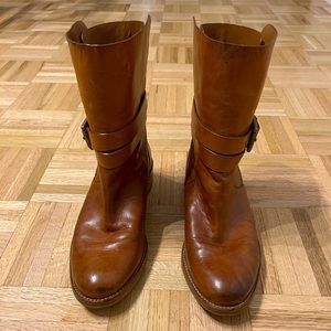 Chestnut brown short Coach riding boots. Size 9. Good condition, new soles.